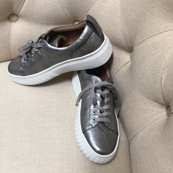 Beautiful Sofft “Pacey” sneaker in steel! Size 8.5! - Picture 6 of 10